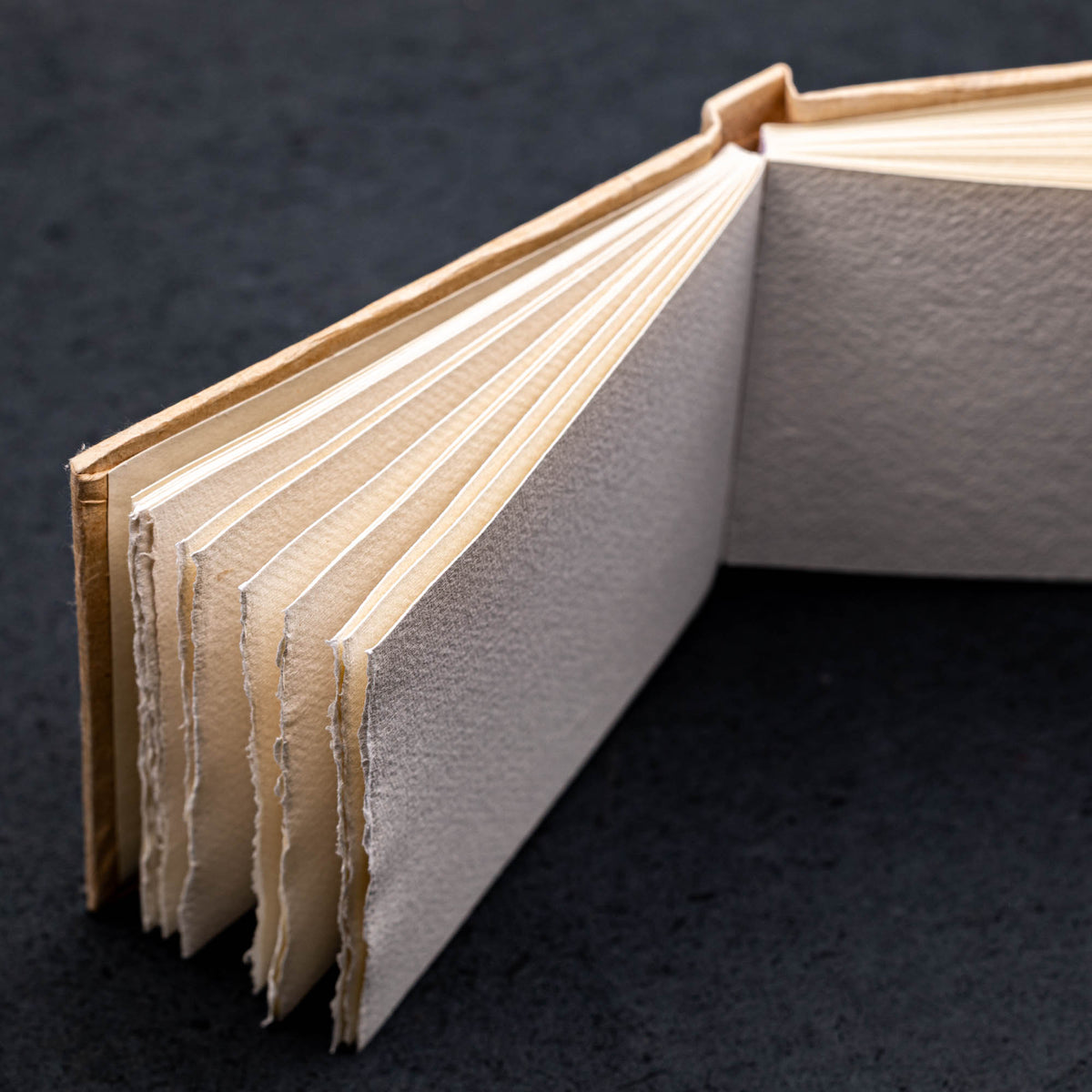 Khadi Aquarell-Skizzenbuch 13 × 16 cm – Handgeschöpftes Papier aus 100 % Baumwolle